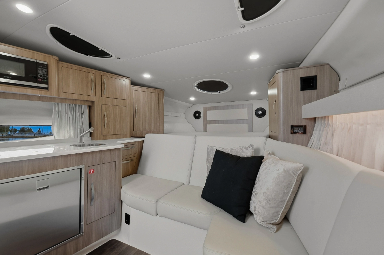 2021 Regal 33 Express
