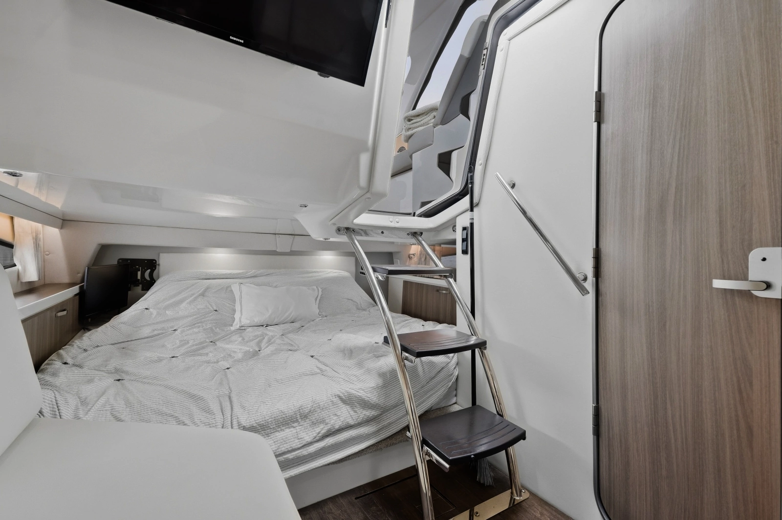 2021 Regal 33 Express
