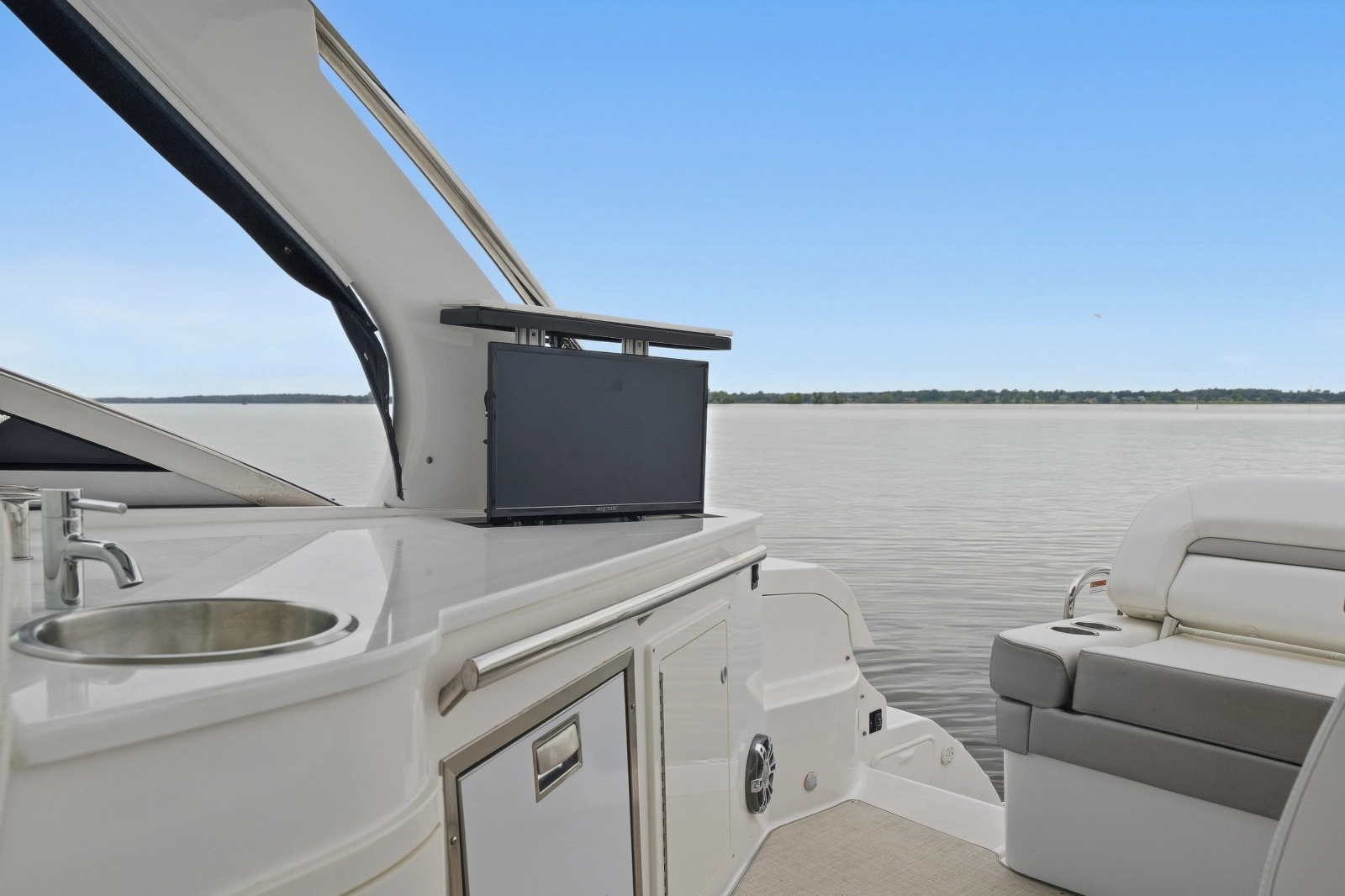 2021 Regal 33 Express