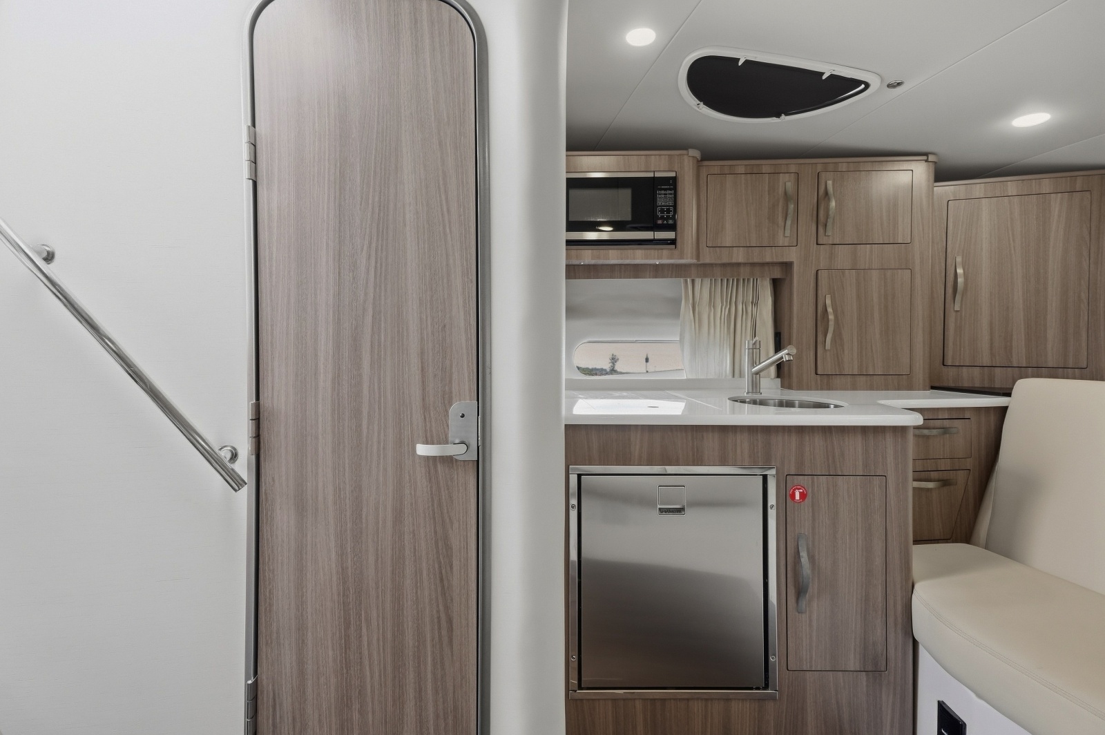 2021 Regal 33 Express