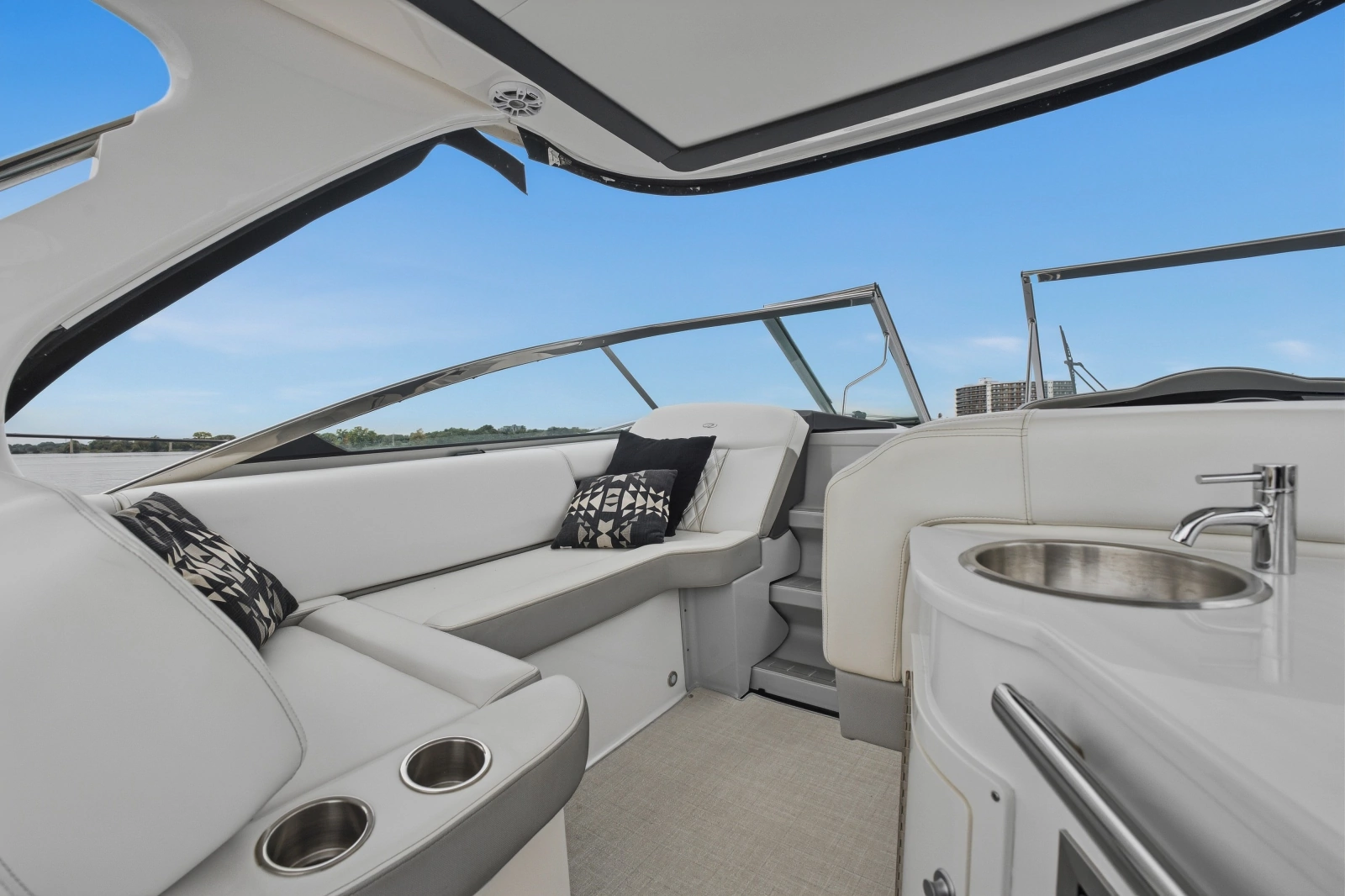 2021 Regal 33 Express