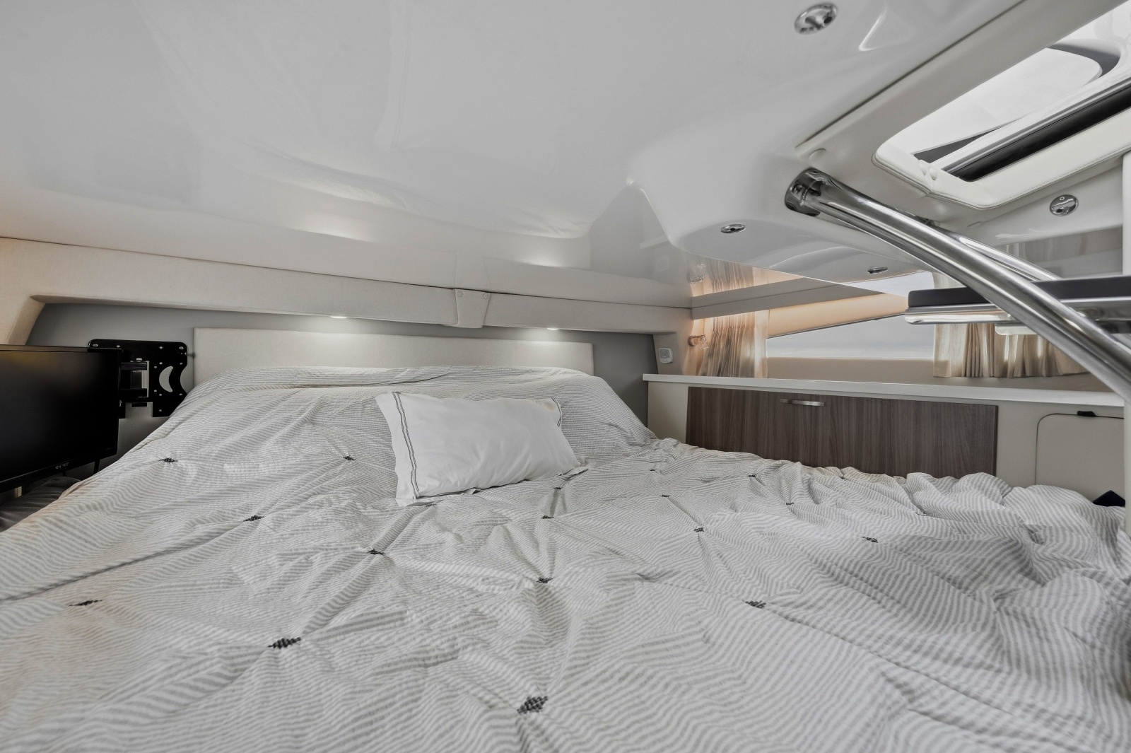 2021 Regal 33 Express