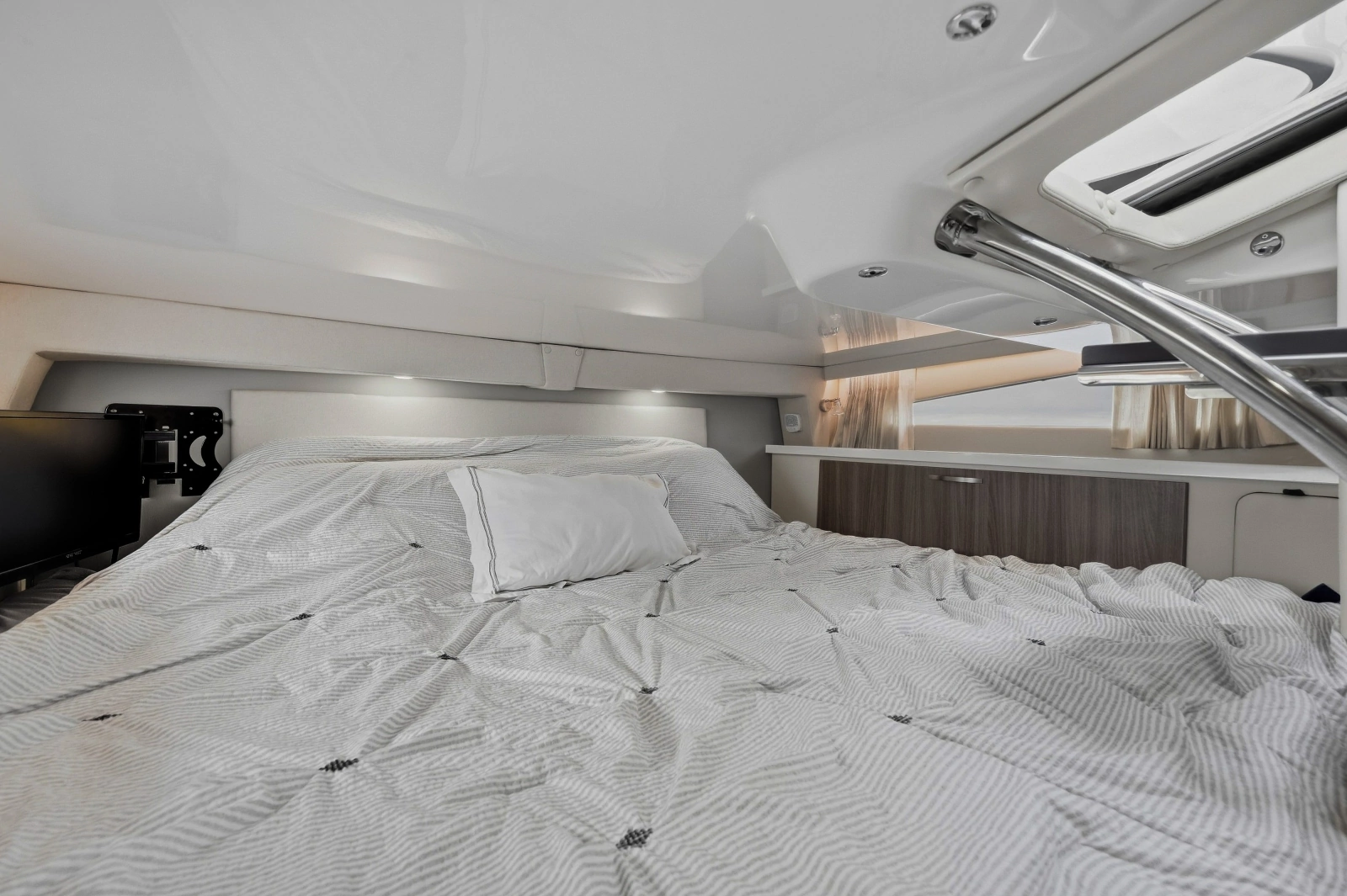 2021 Regal 33 Express