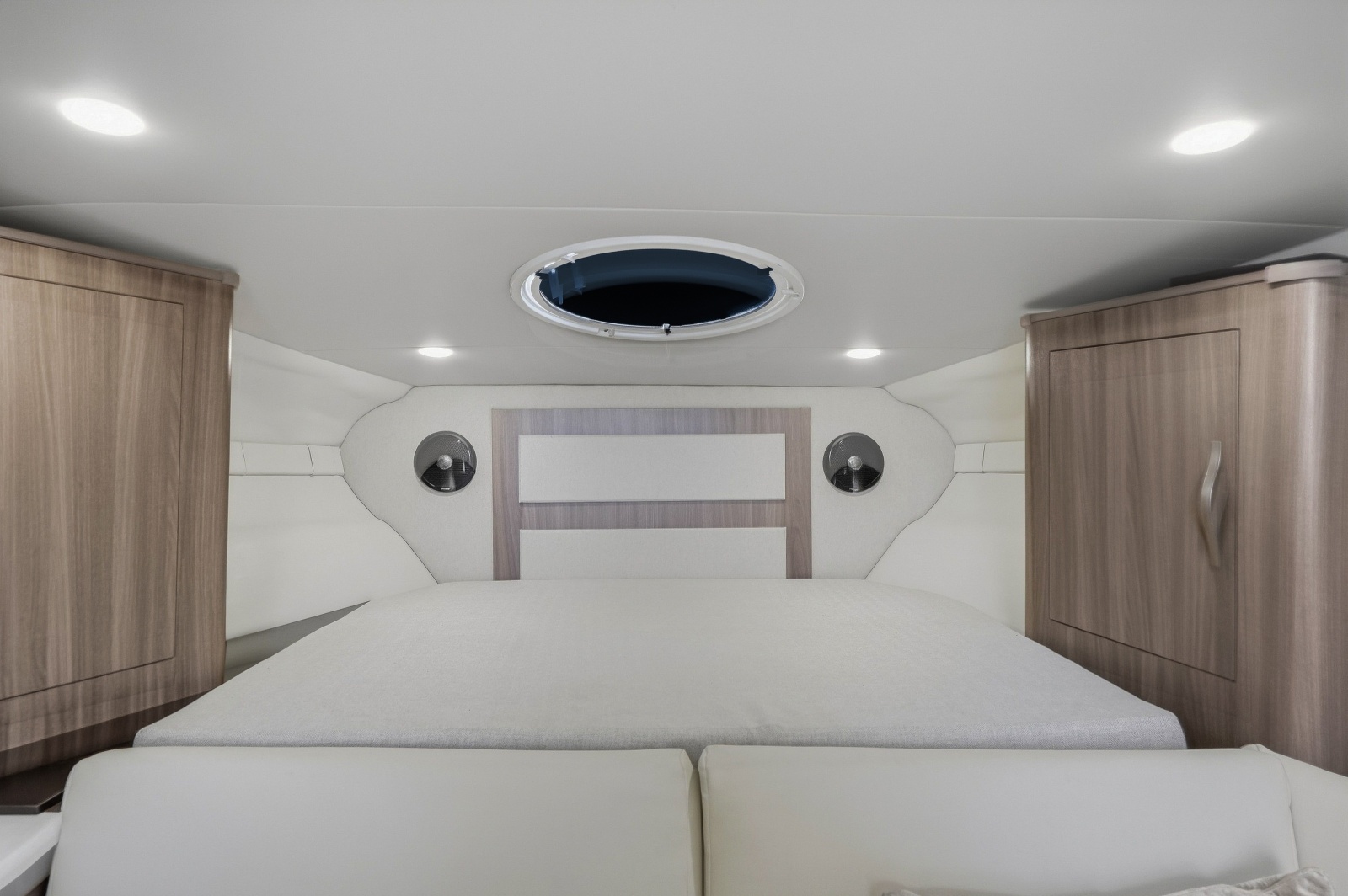 2021 Regal 33 Express