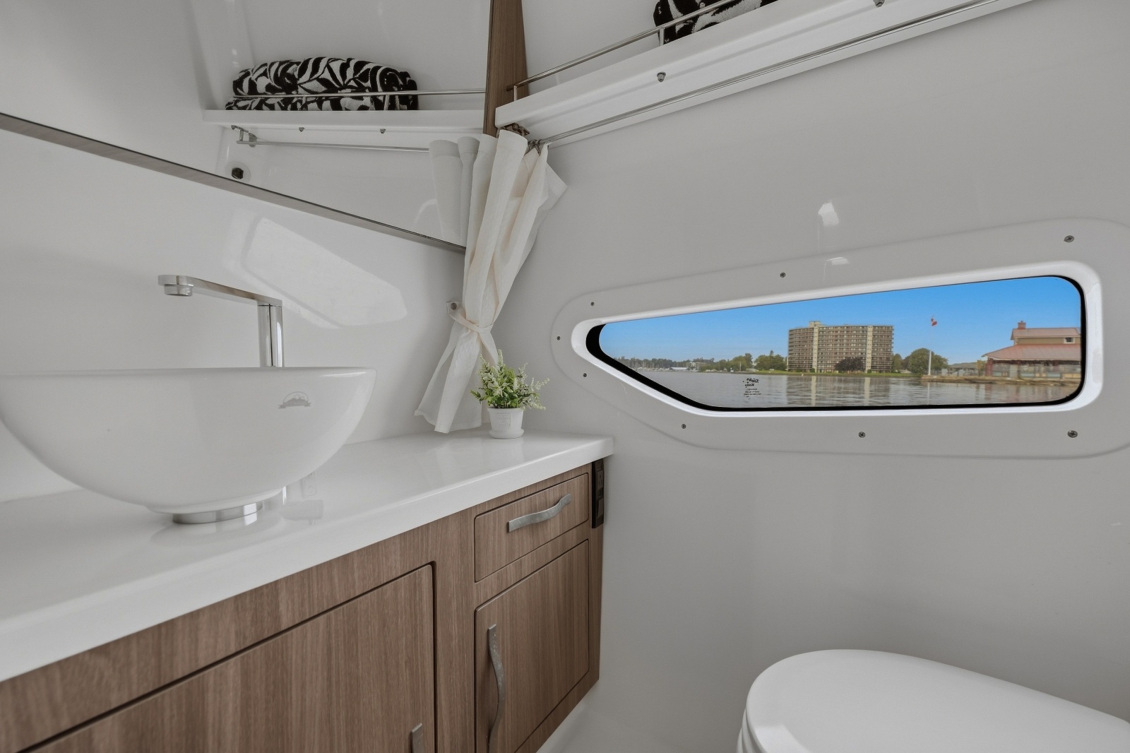 2021 Regal 33 Express
