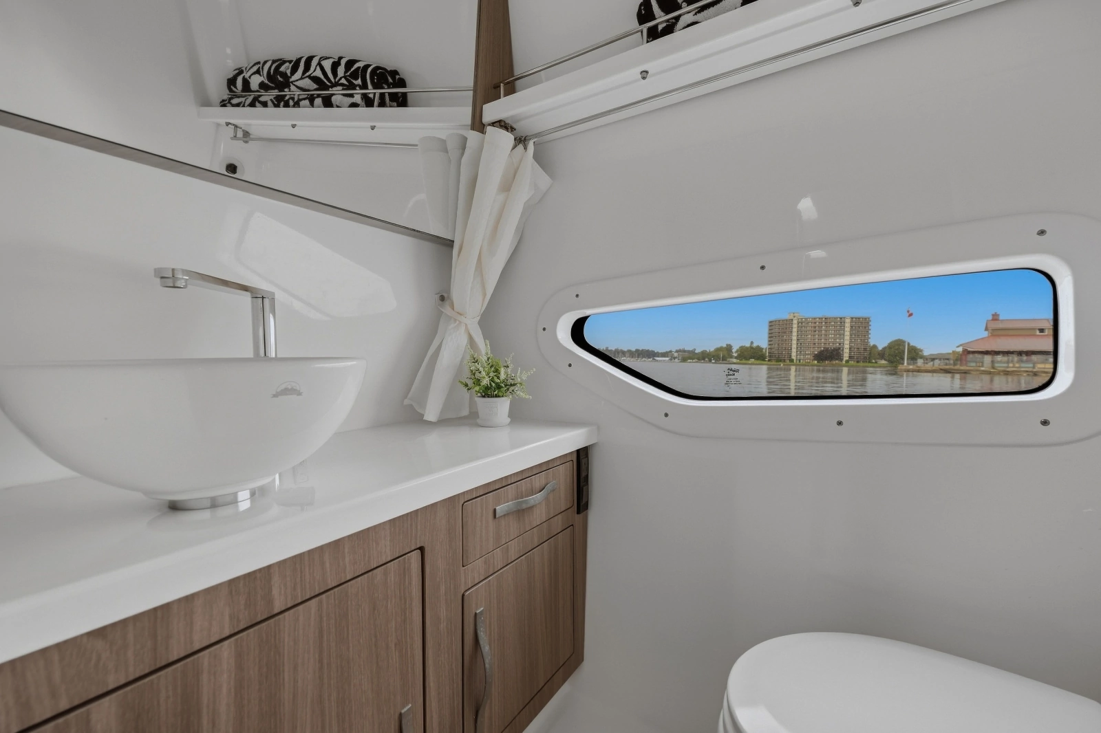 2021 Regal 33 Express