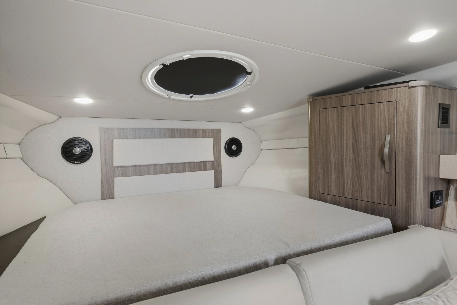 2021 Regal 33 Express
