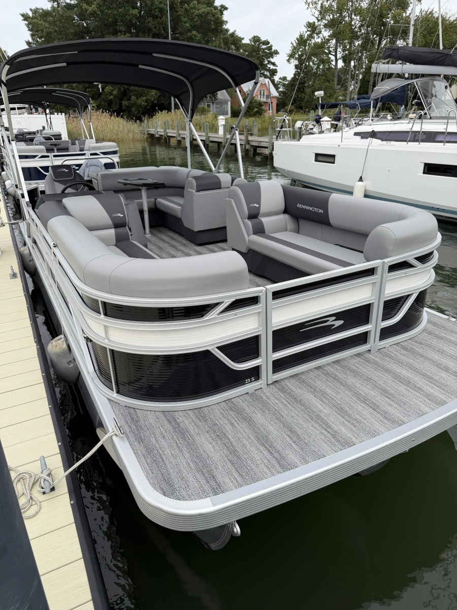 23ft Bennington Yacht For Sale
