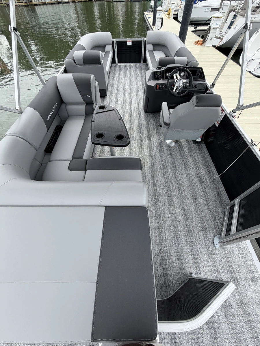23ft Bennington Yacht For Sale