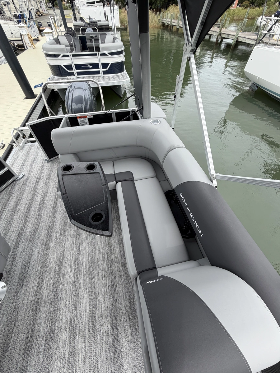 23ft Bennington Yacht For Sale
