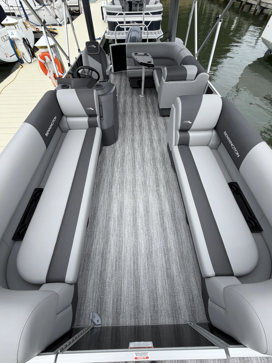 23ft Bennington Yacht For Sale