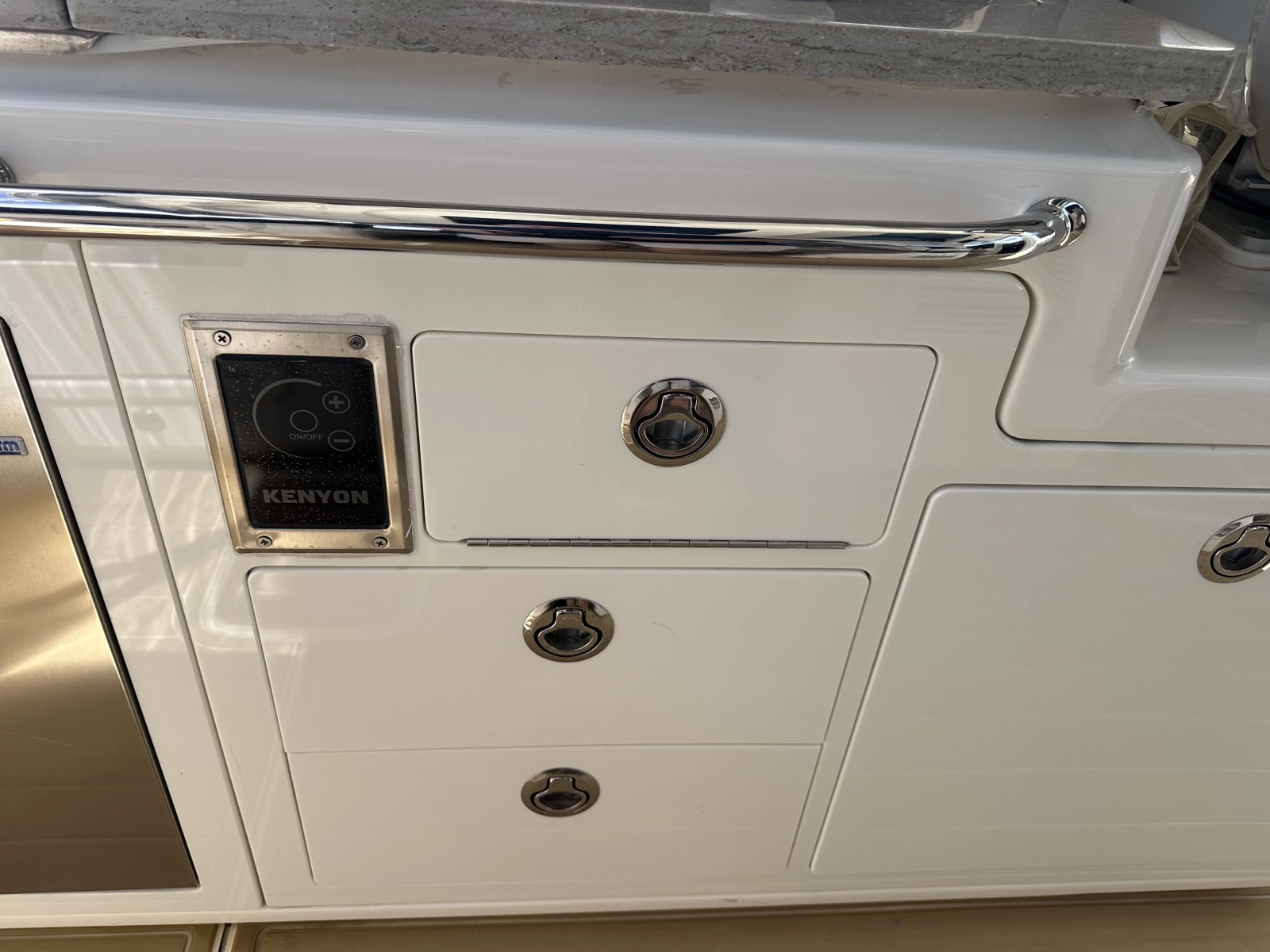 38ft Boston Whaler Yacht For Sale