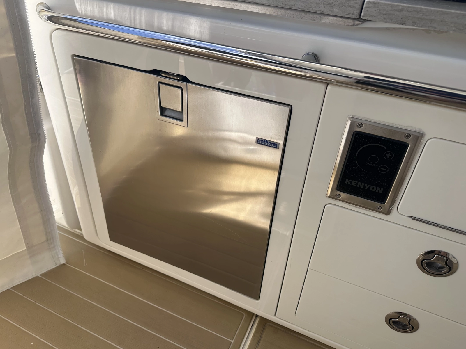 38ft Boston Whaler Yacht For Sale