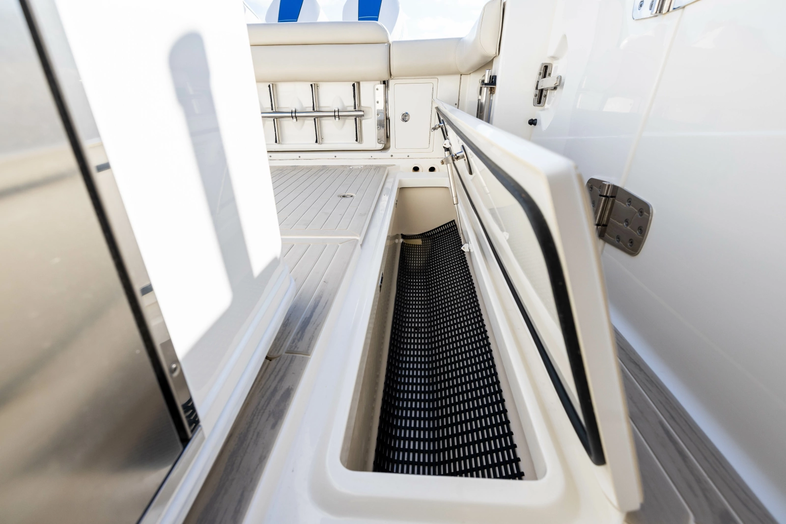 2017 Boston Whaler 370 Outrage