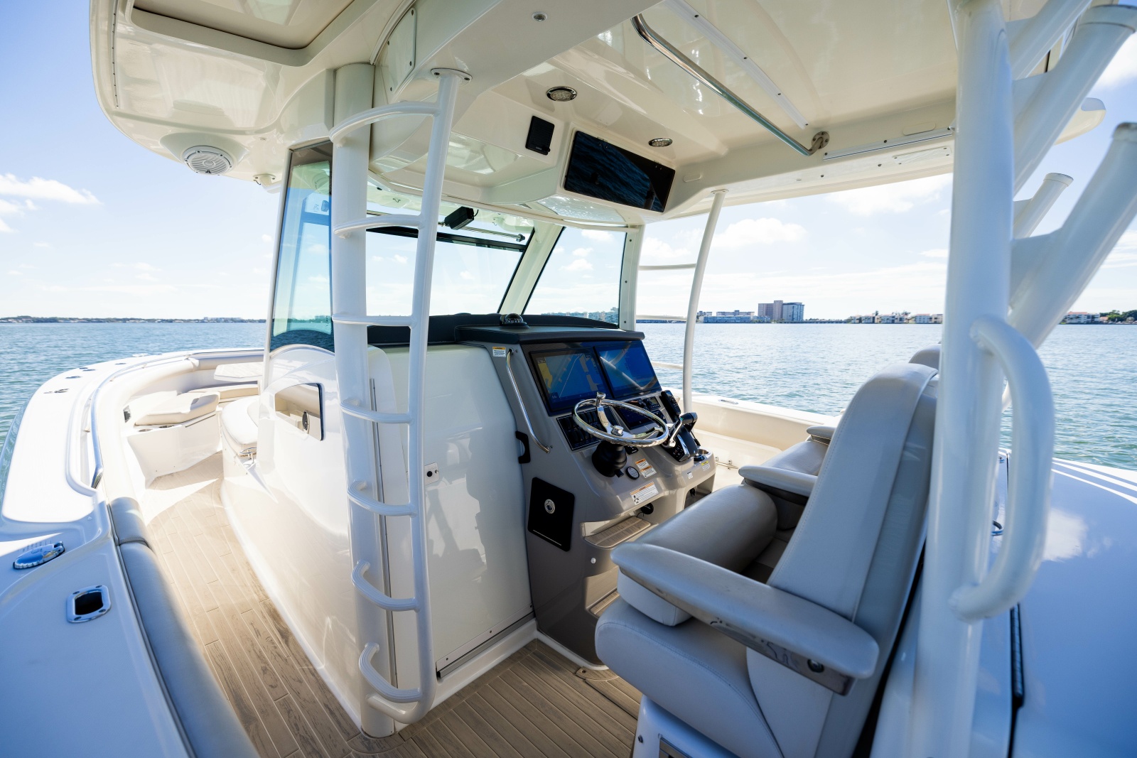 2017 Boston Whaler 370 Outrage
