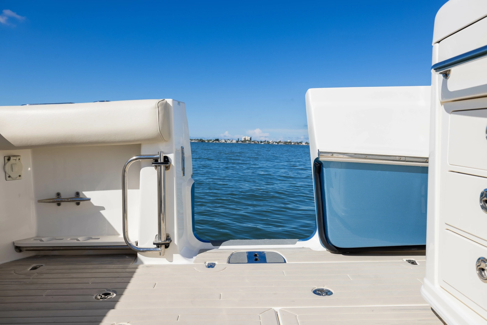 2017 Boston Whaler 370 Outrage