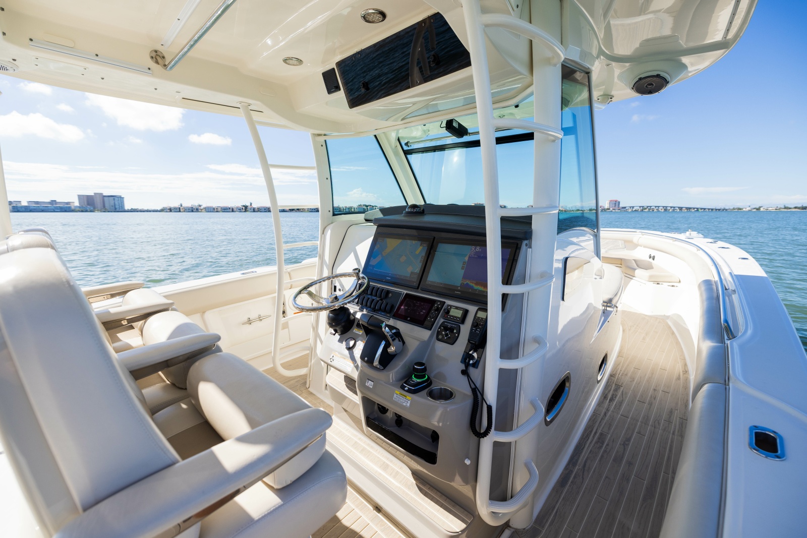 2017 Boston Whaler 370 Outrage