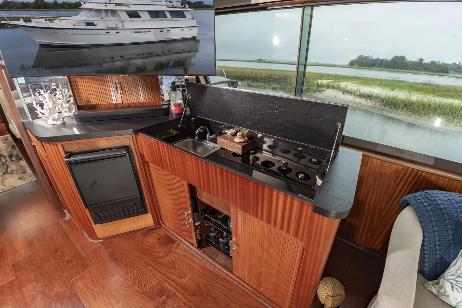 63Hatteras1987_028