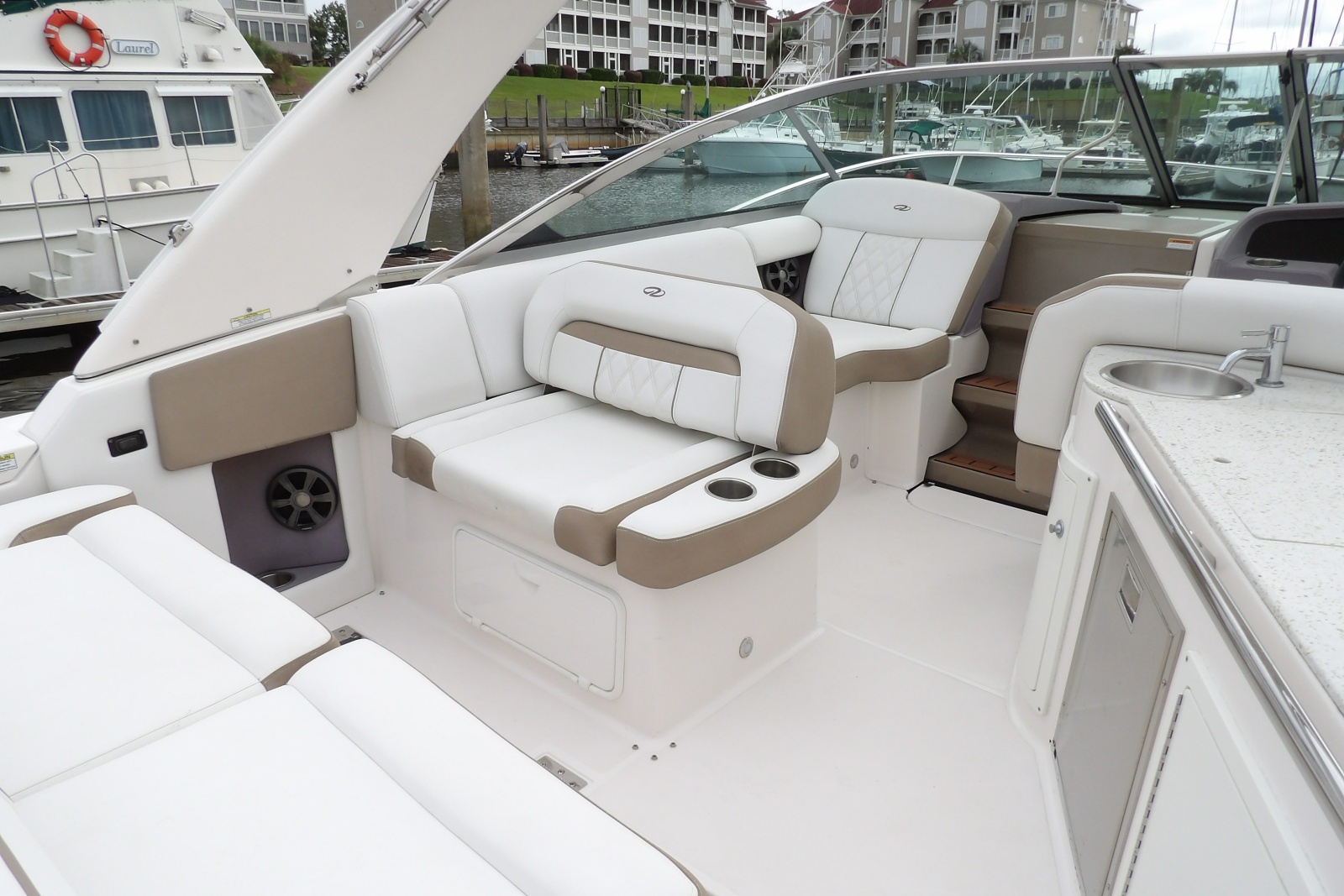 2018 Regal 33 XO