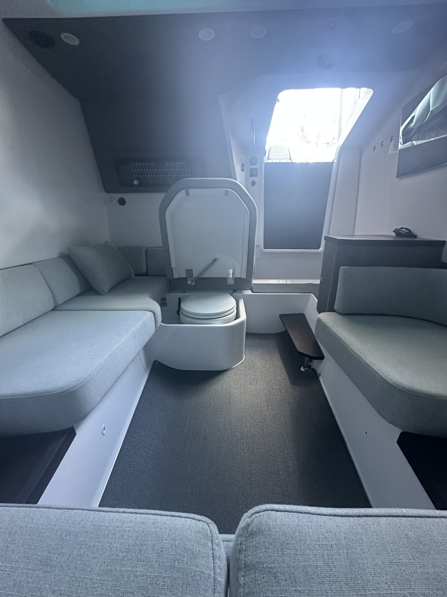 2024 Axopar 37 Sun Top