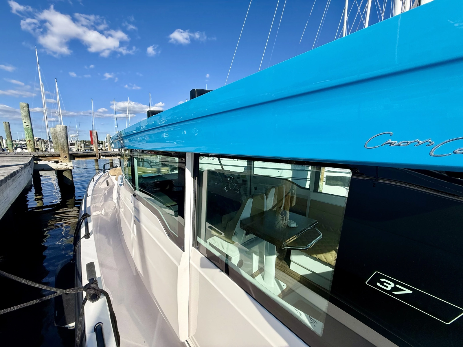 2021 Axopar 37 XC Cross Cabin