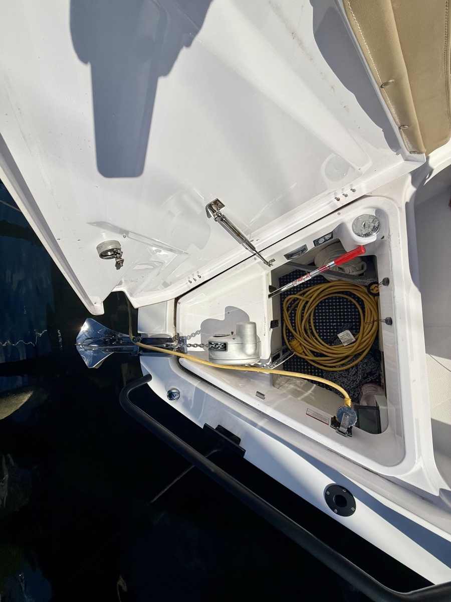 2021 Axopar 37 XC Cross Cabin