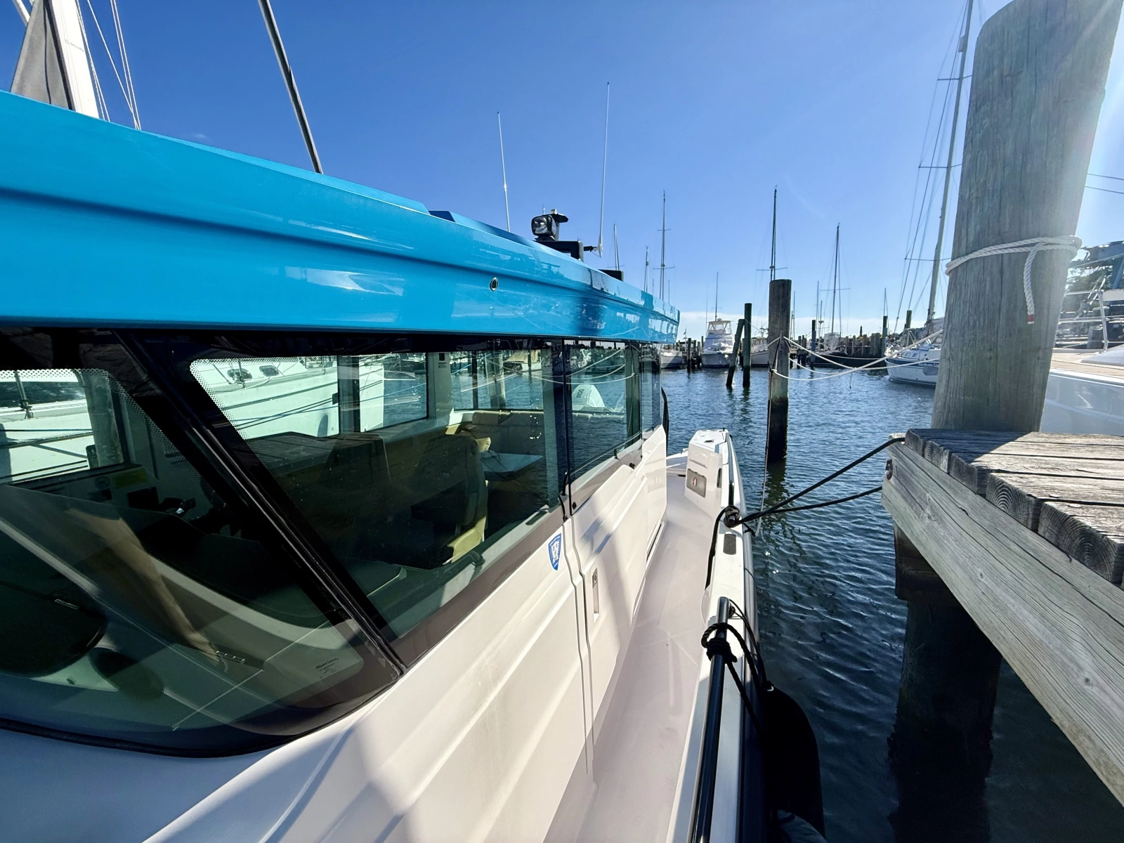 2021 Axopar 37 XC Cross Cabin