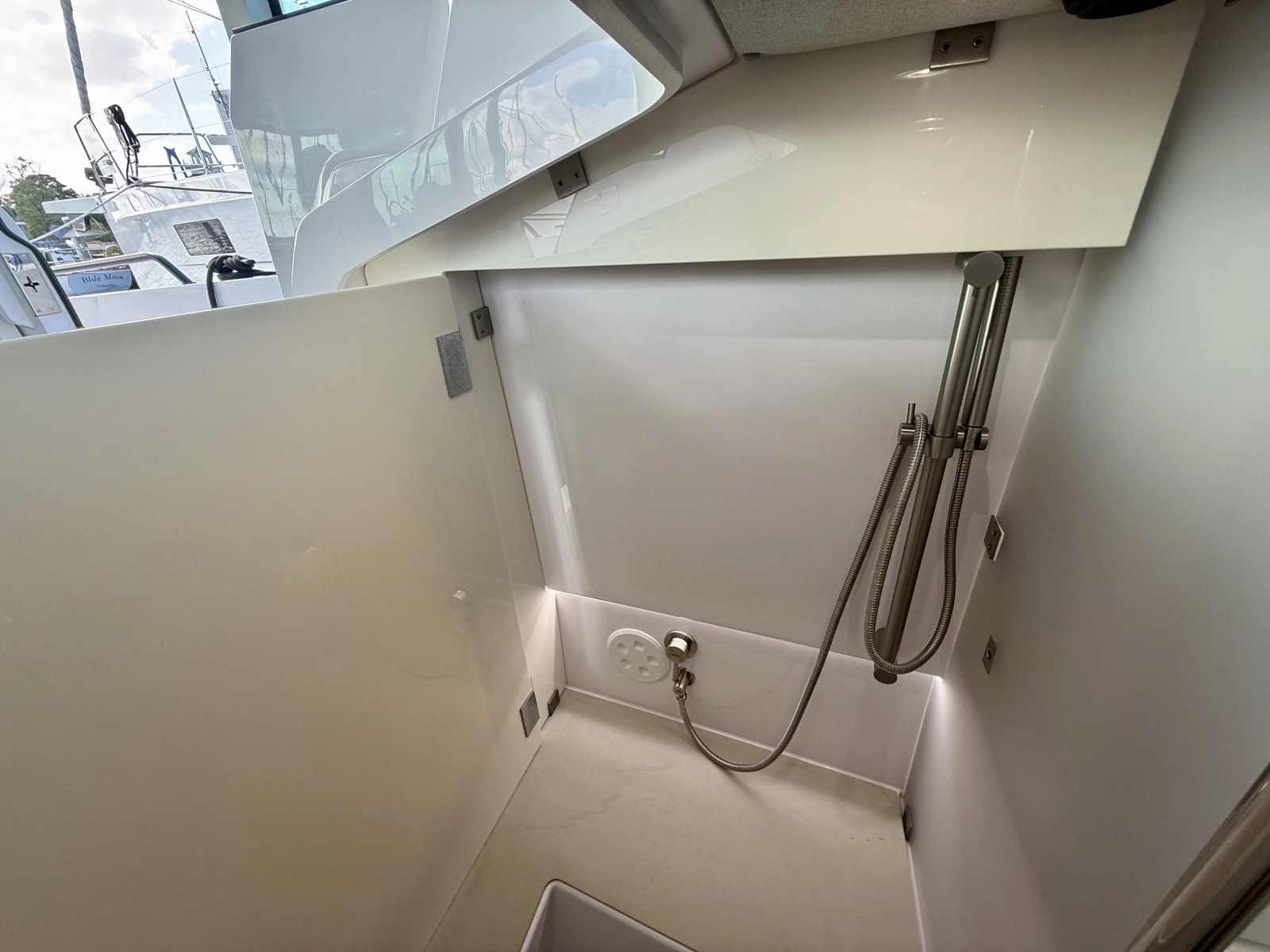 2021 Axopar 37 XC Cross Cabin