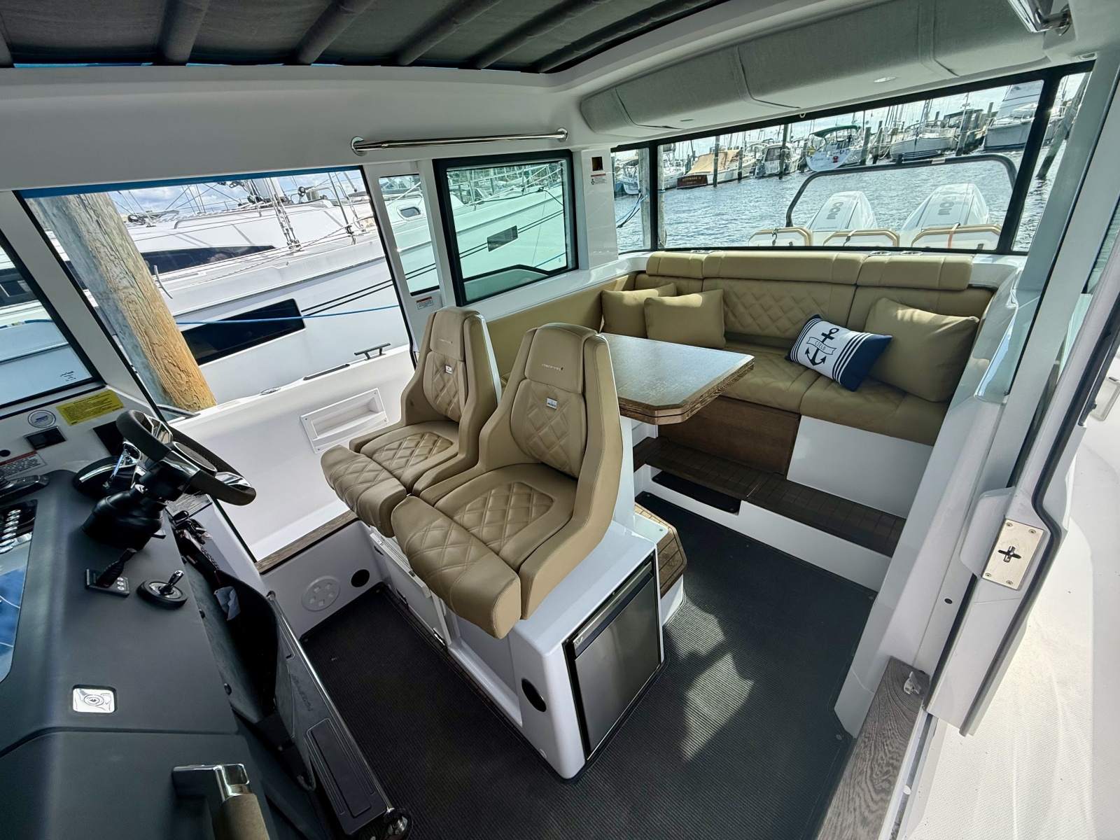 2021 Axopar 37 XC Cross Cabin