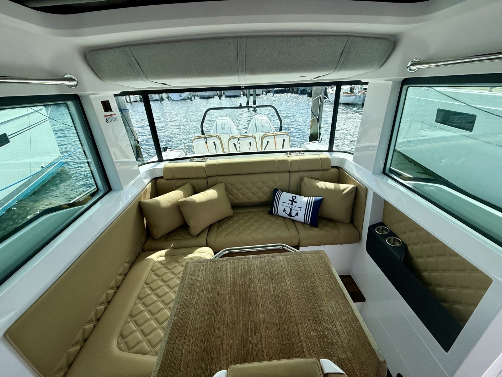 2021 Axopar 37 XC Cross Cabin
