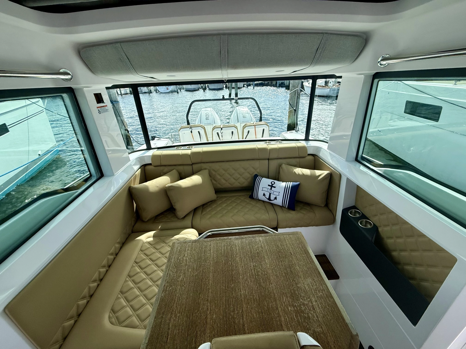 2021 Axopar 37 XC Cross Cabin