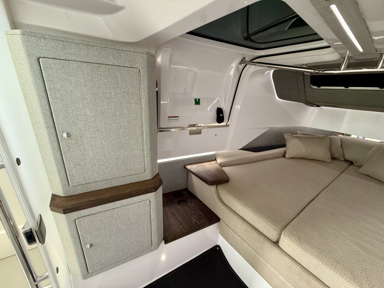 2021 Axopar 37 XC Cross Cabin