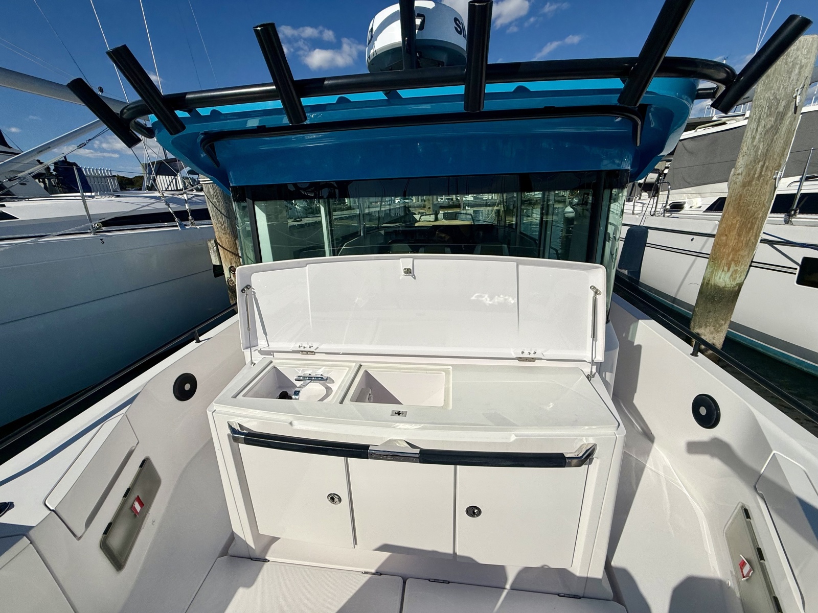 2021 Axopar 37 XC Cross Cabin