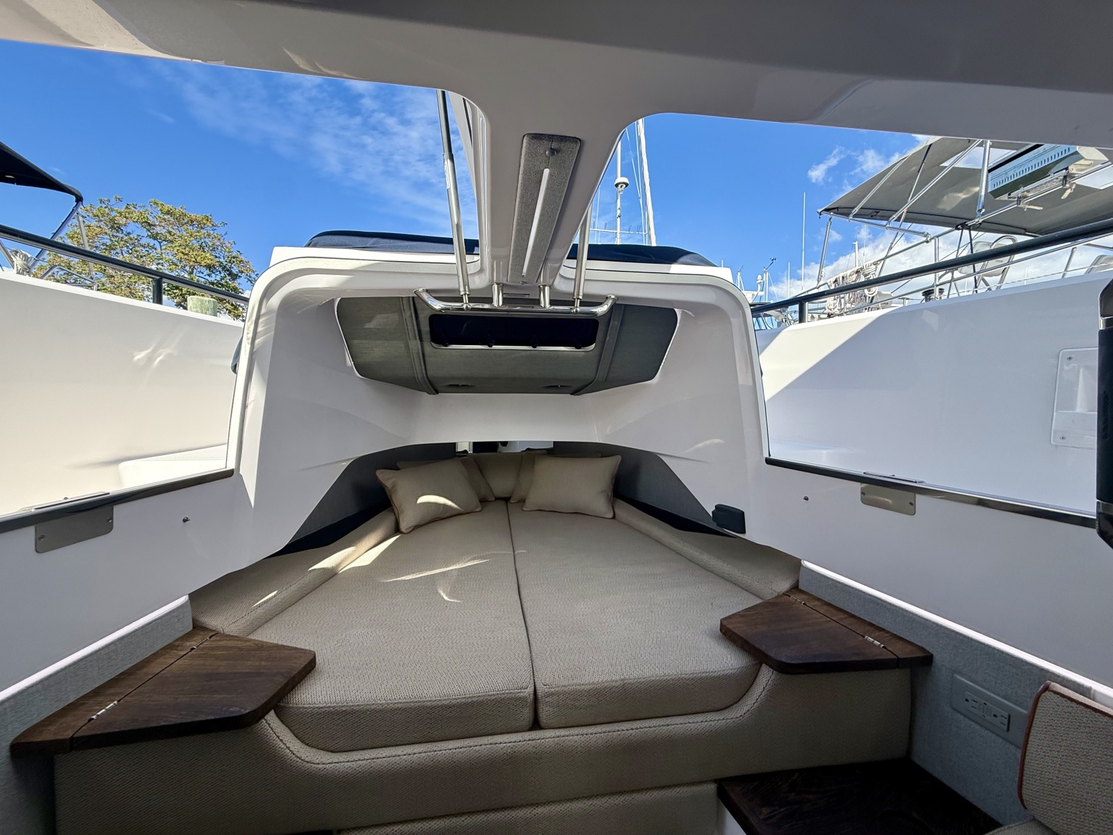 2021 Axopar 37 XC Cross Cabin