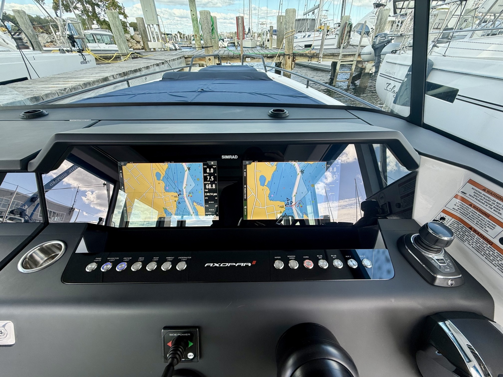 2021 Axopar 37 XC Cross Cabin