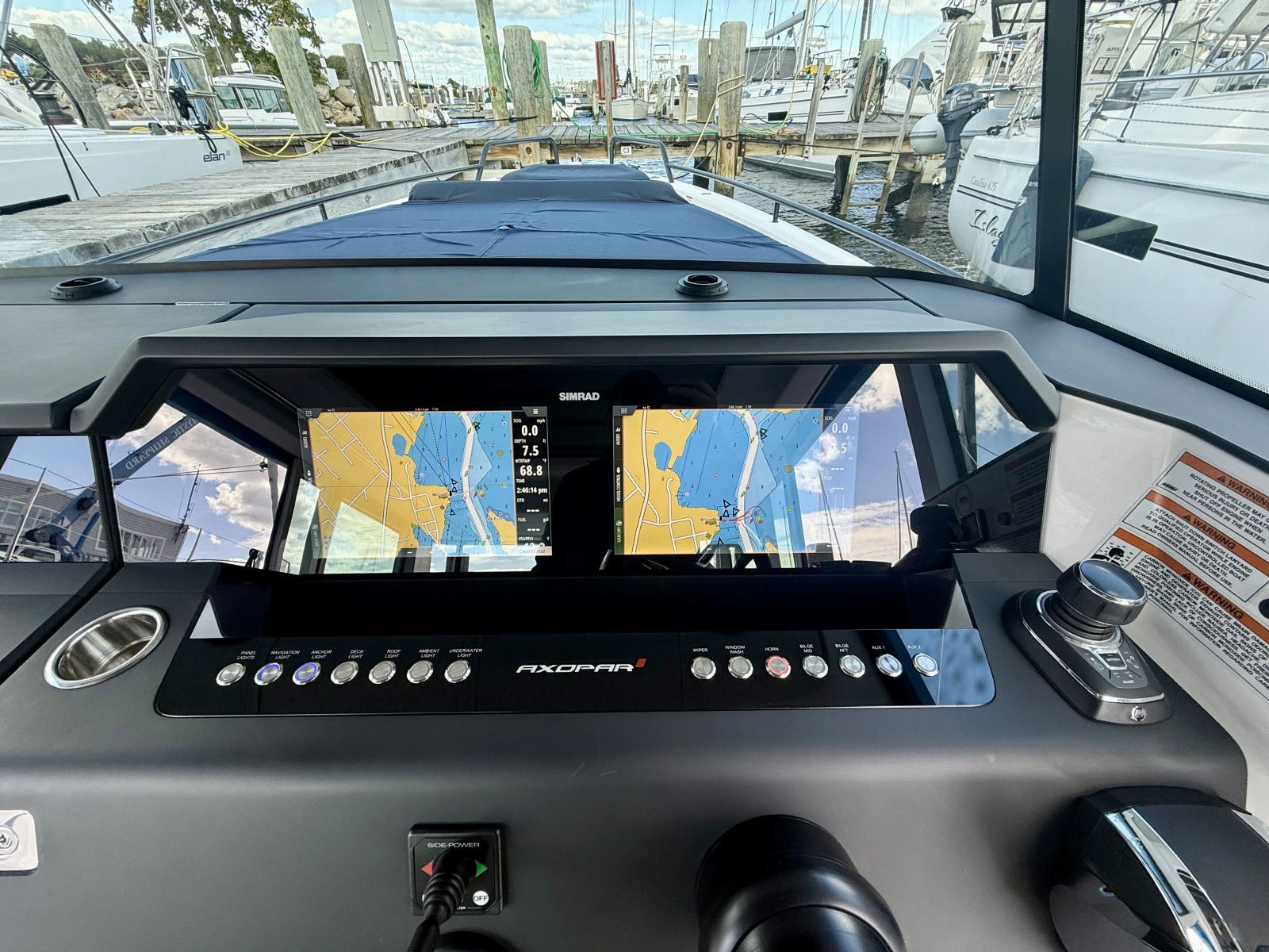 2021 Axopar 37 XC Cross Cabin