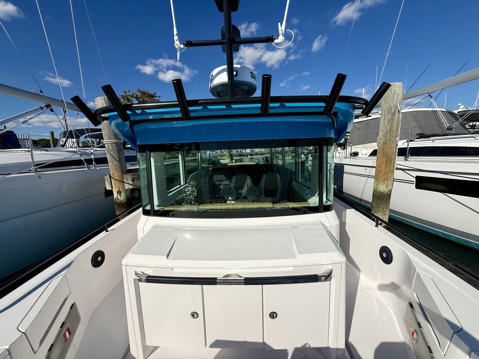 2021 Axopar 37 XC Cross Cabin