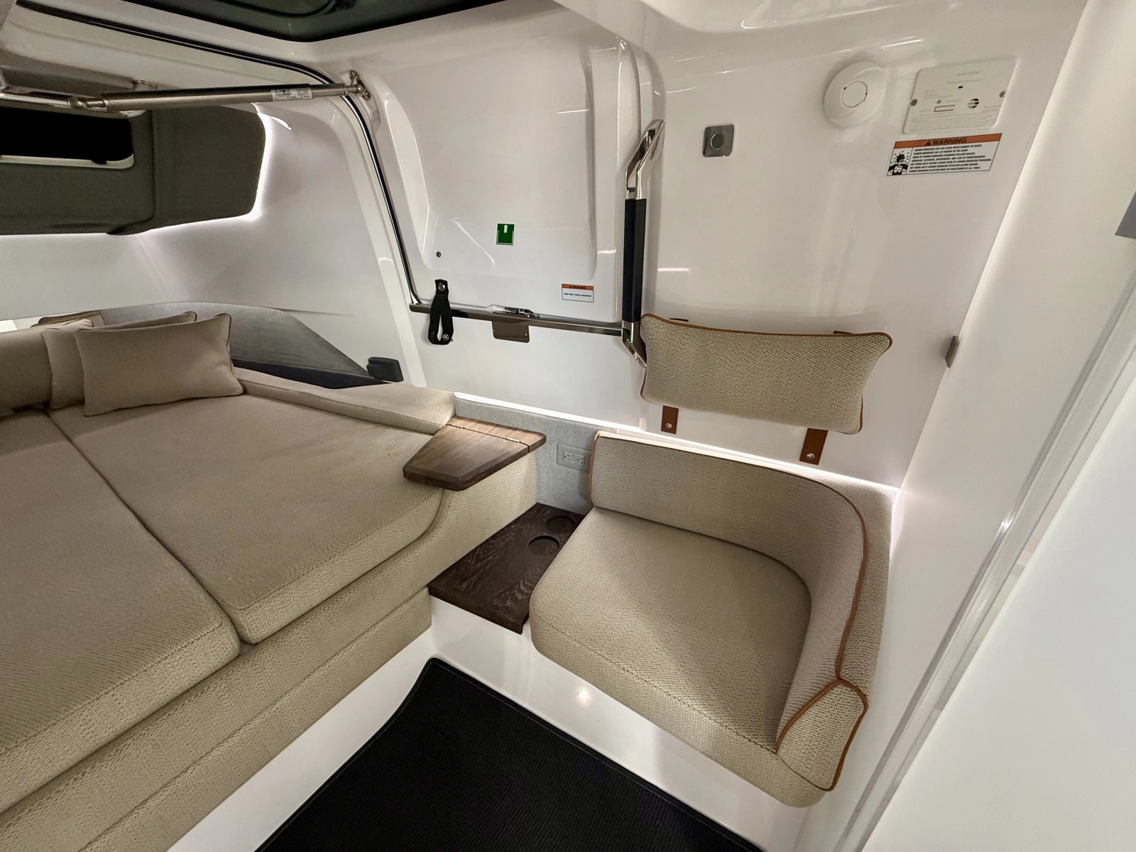 2021 Axopar 37 XC Cross Cabin