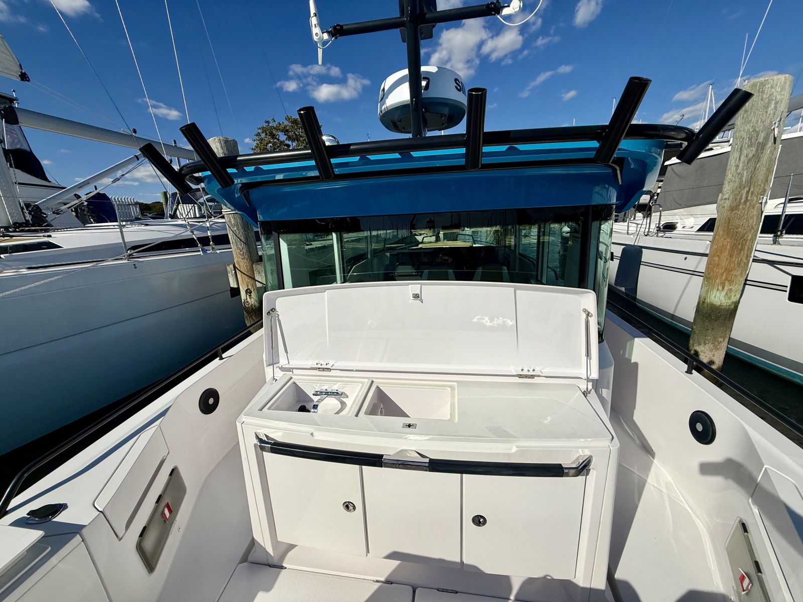 2021 Axopar 37 XC Cross Cabin