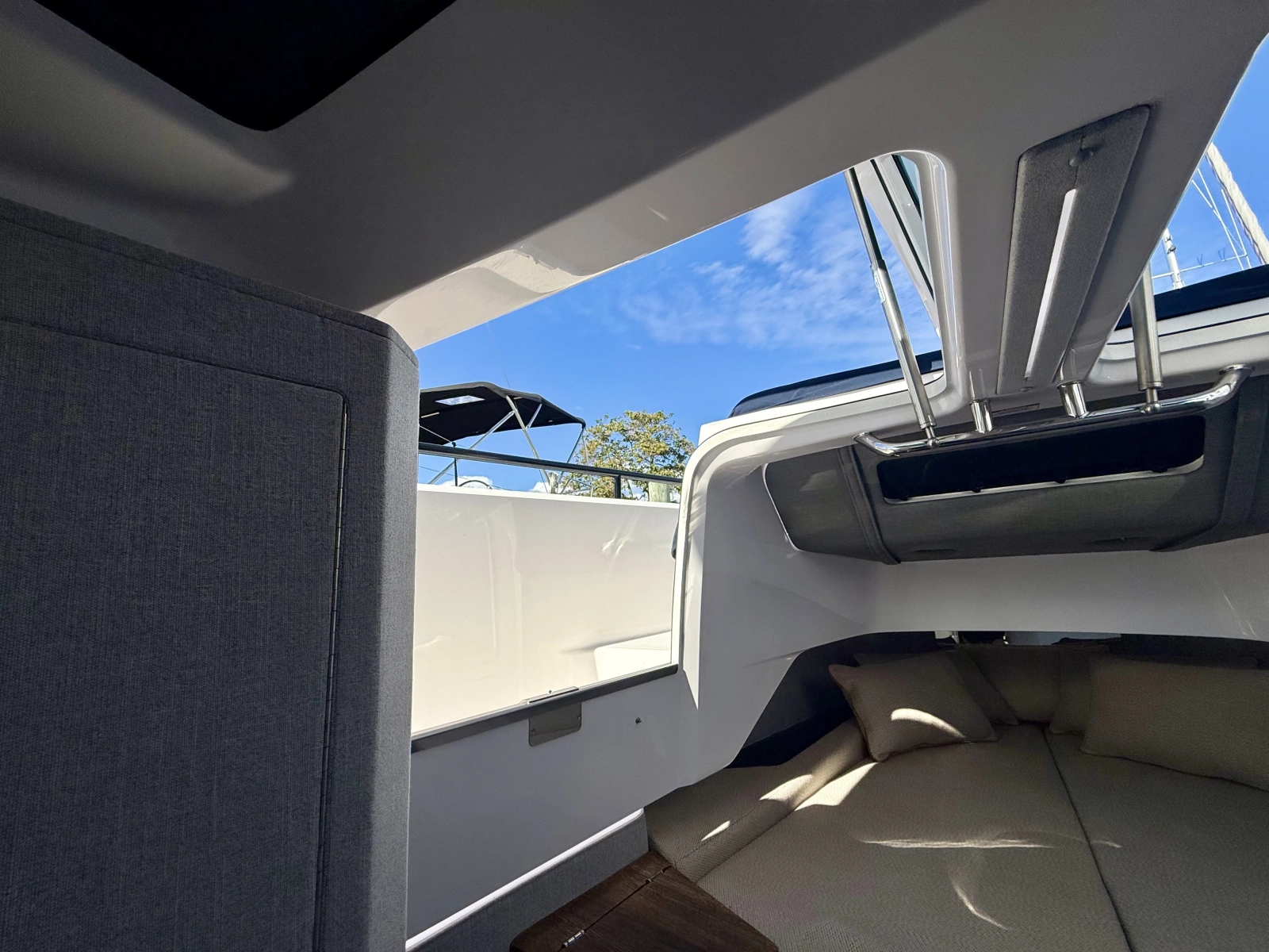 2021 Axopar 37 XC Cross Cabin