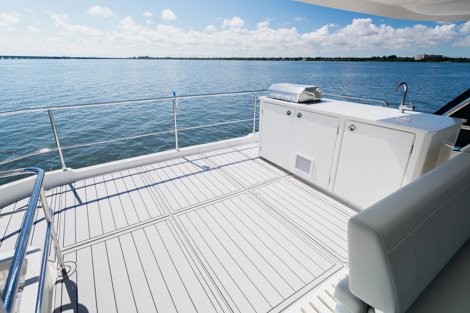 2022 Aquila 54 YACHT