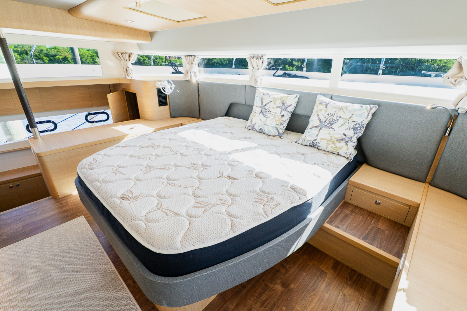 2022 Aquila 54 YACHT