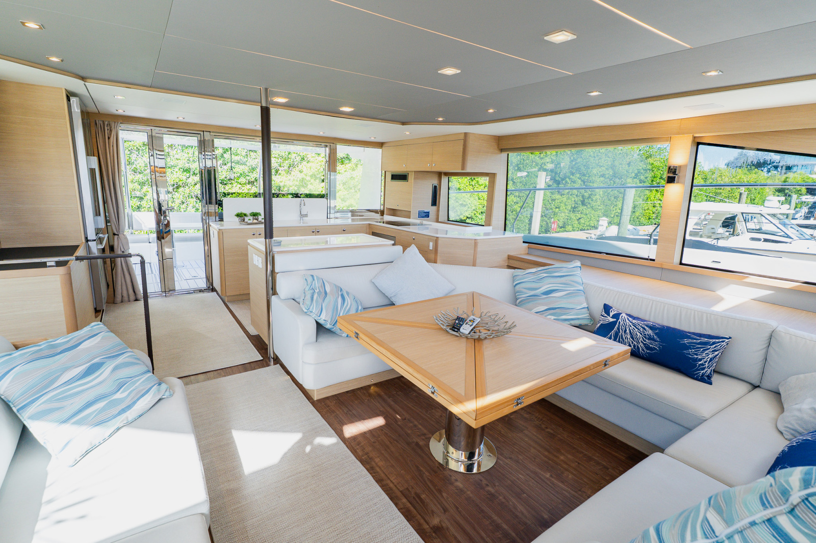 2022 Aquila 54 YACHT