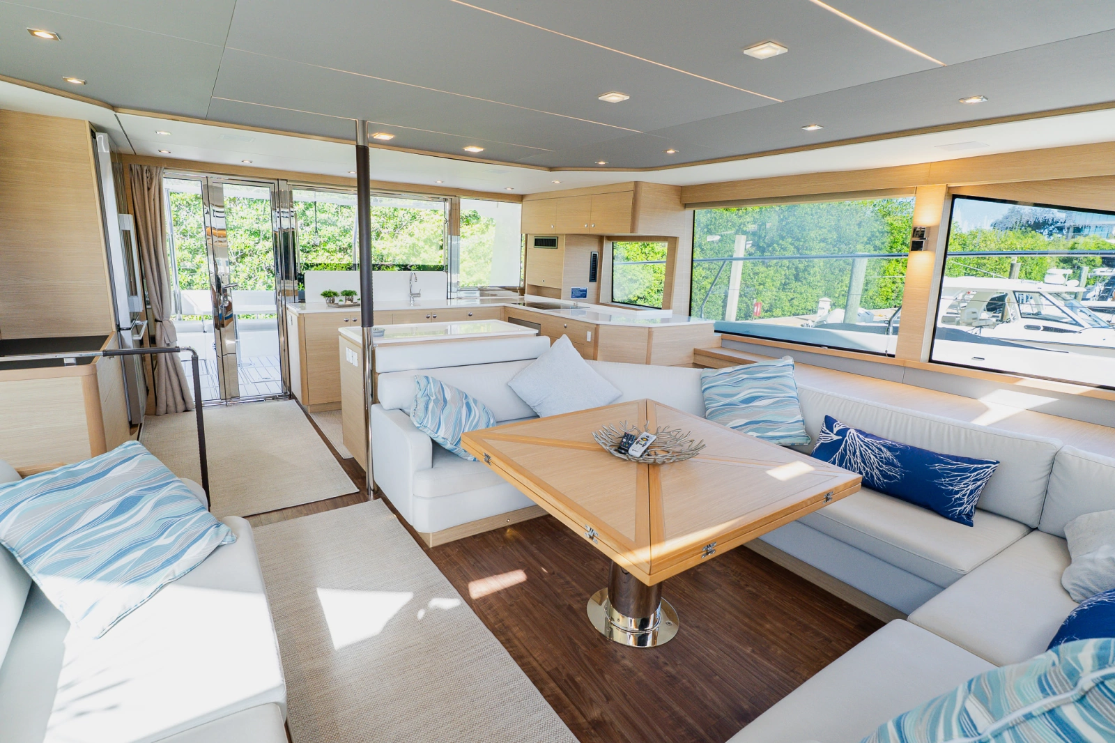 2022 Aquila 54 YACHT