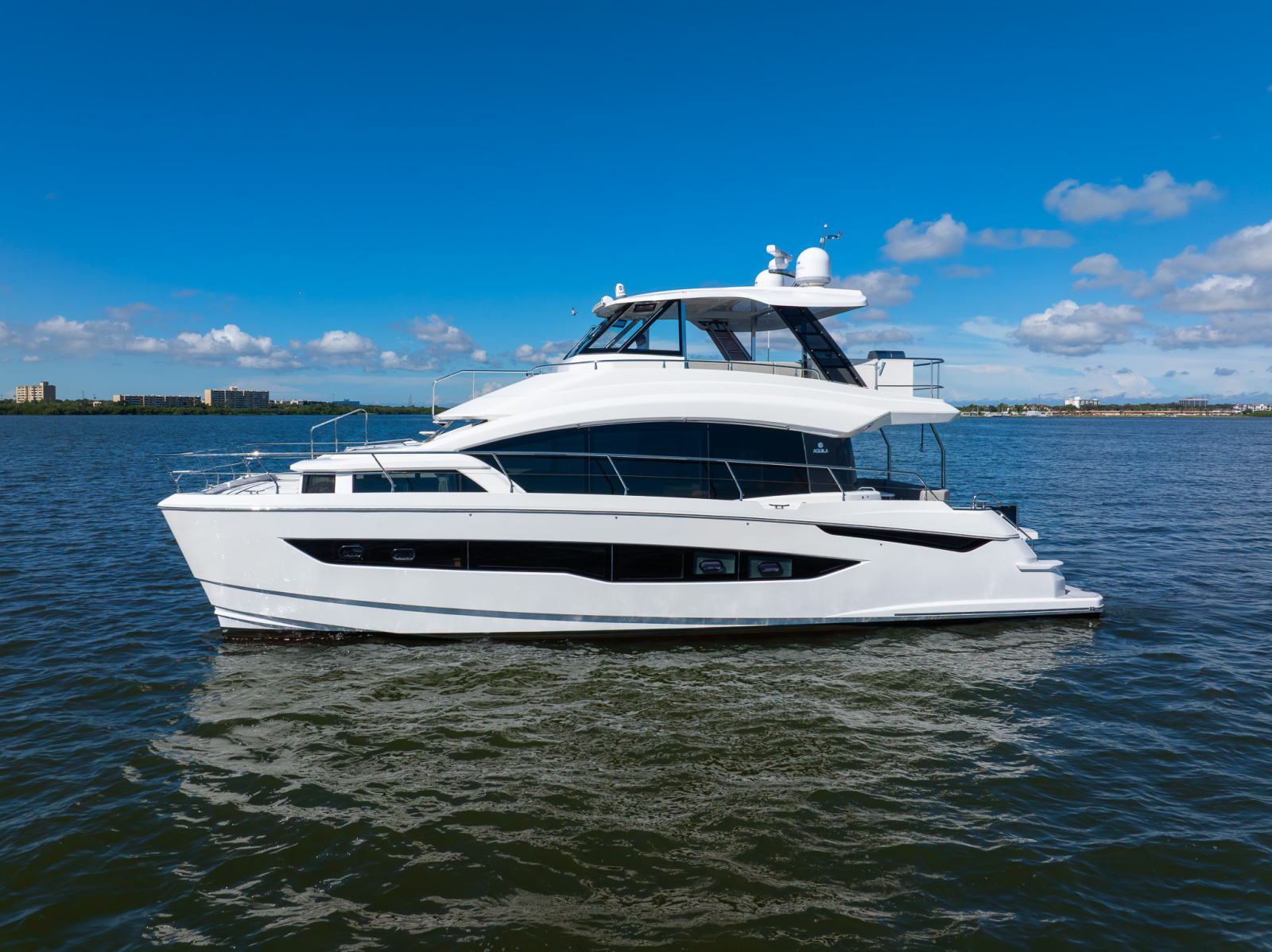 2022 Aquila 54 YACHT