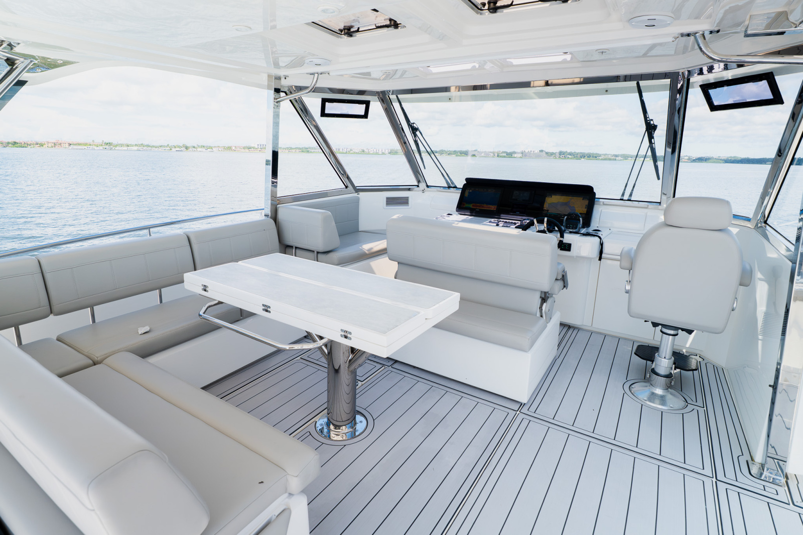 2022 Aquila 54 YACHT