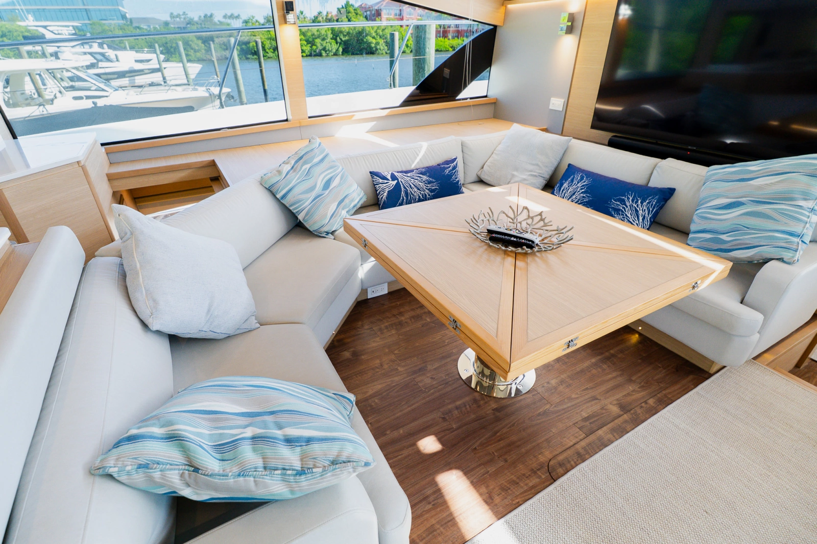 2022 Aquila 54 YACHT