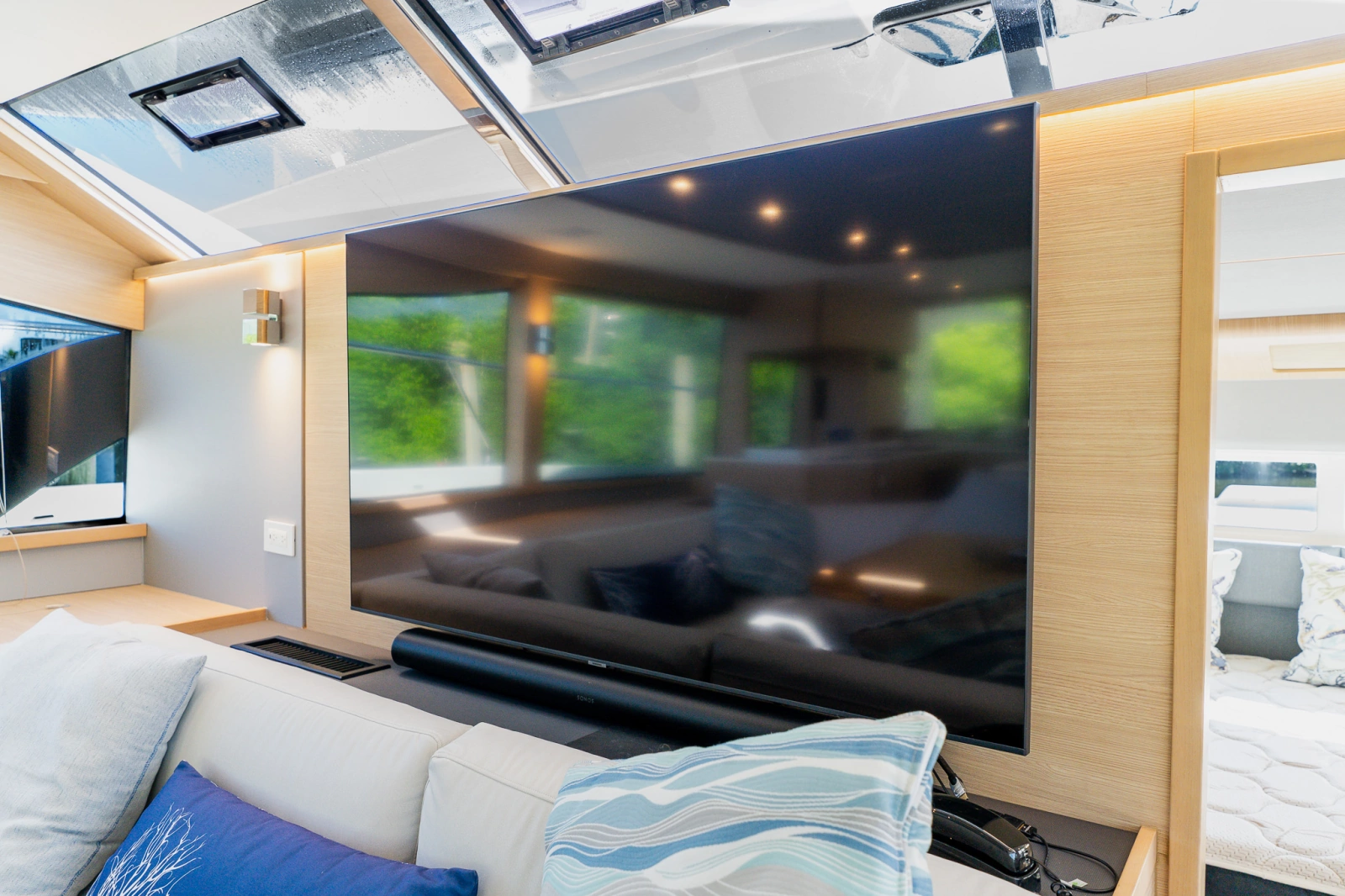 2022 Aquila 54 YACHT