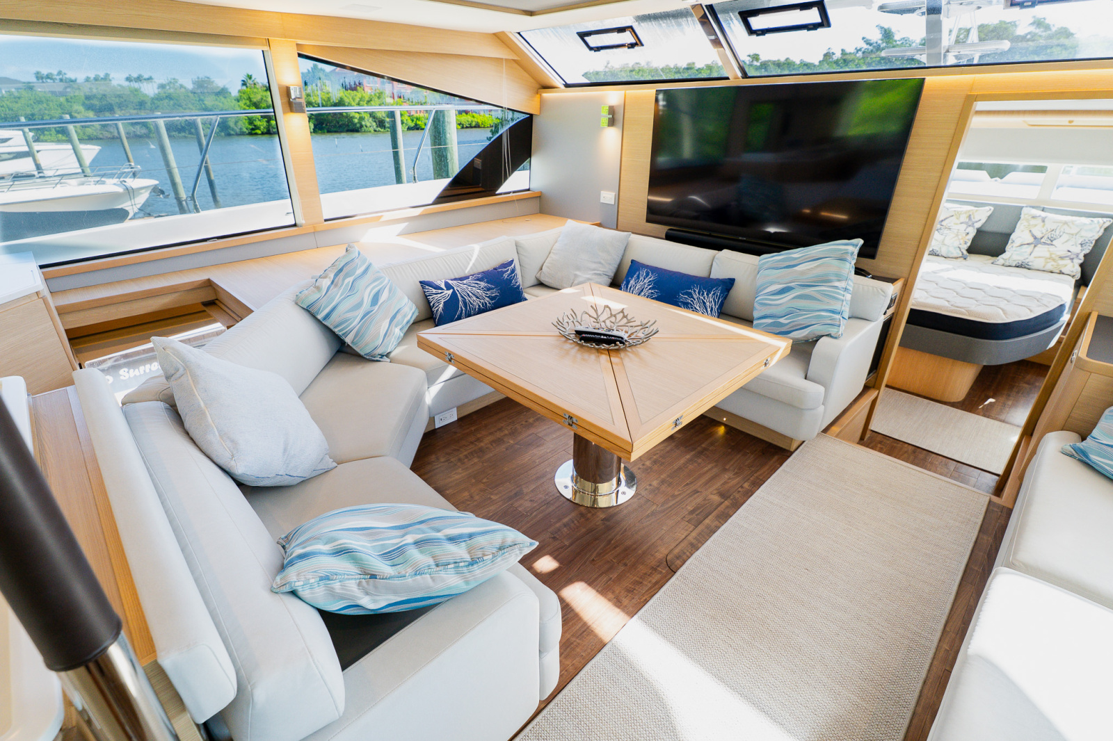 2022 Aquila 54 YACHT