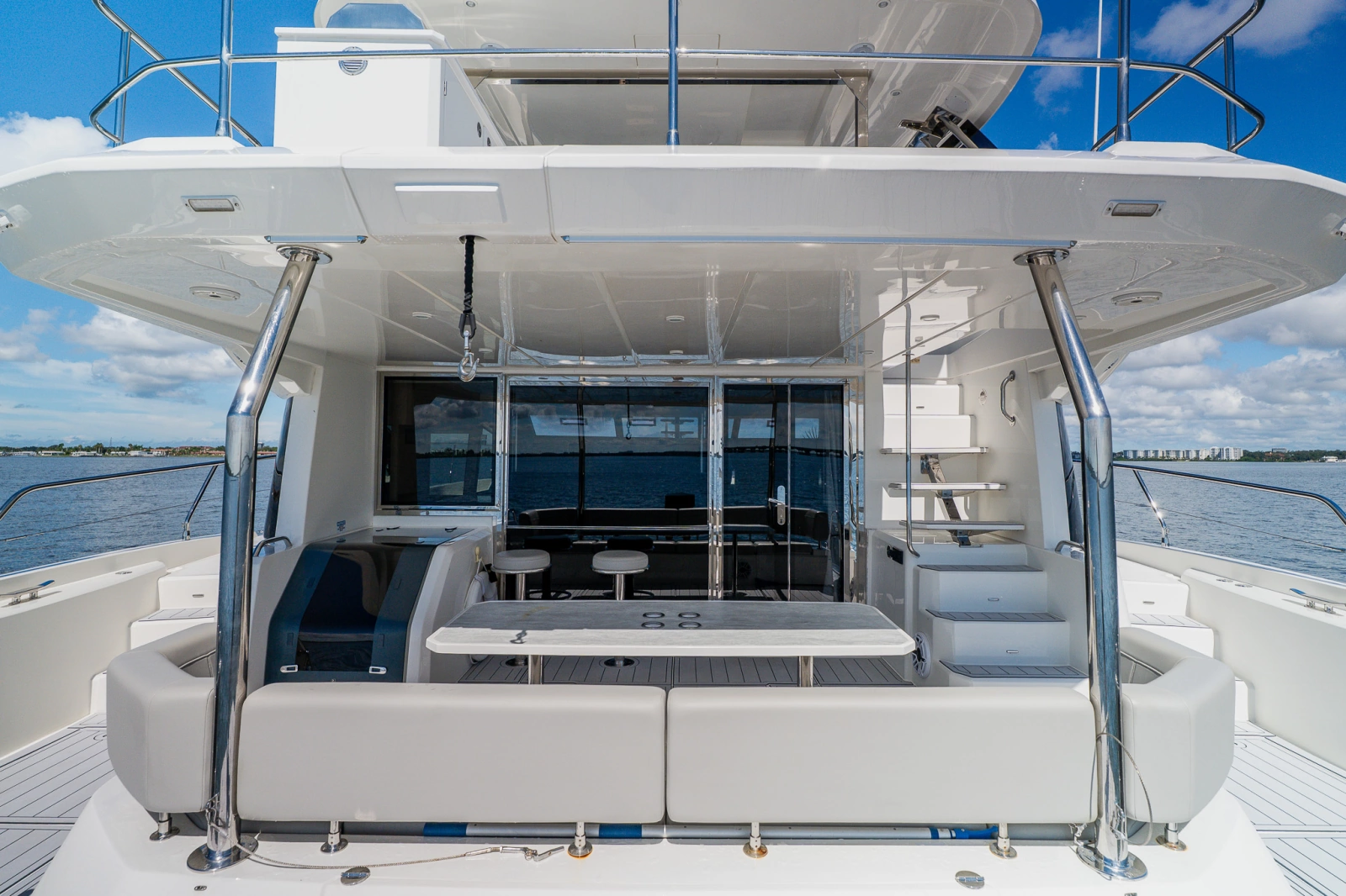 2022 Aquila 54 YACHT